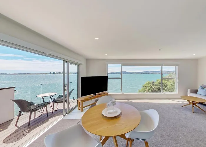 Harbour View And Waterfront Apartments