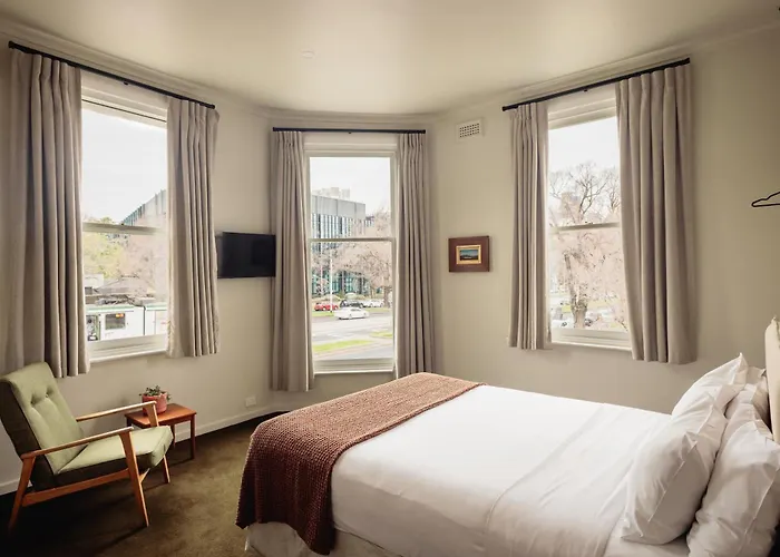 Motel: Naughtons Hotel