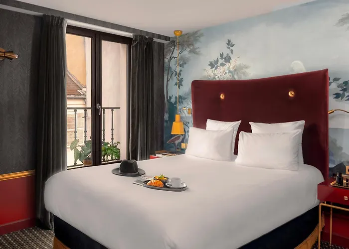 Snob Hotel