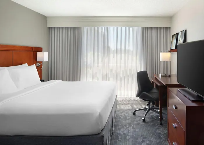 Cheap hotel: Courtyard By Marriott Miami Airport