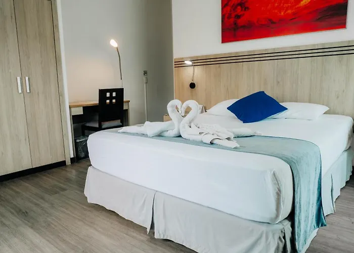 Hotel with pool: Hotel Mar Azul