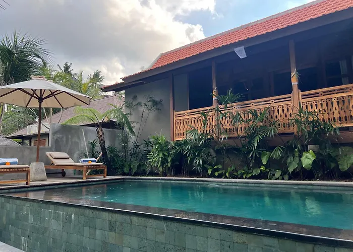 Luxury hotel only: Rumah Kayu Resort