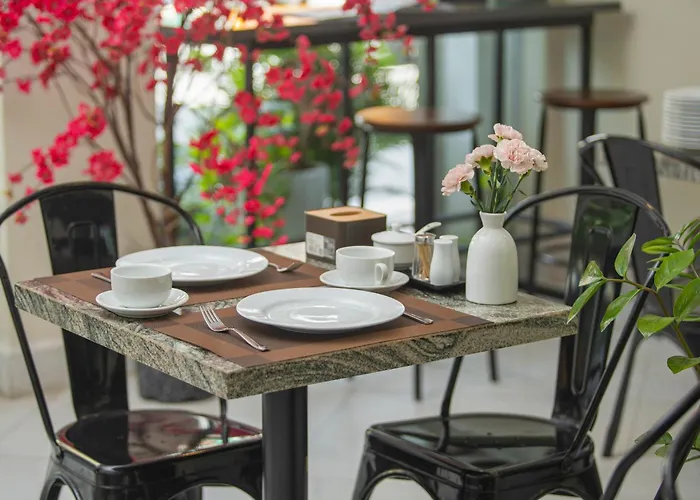 3 star hotel: Queen Cafe Hotel & Pub