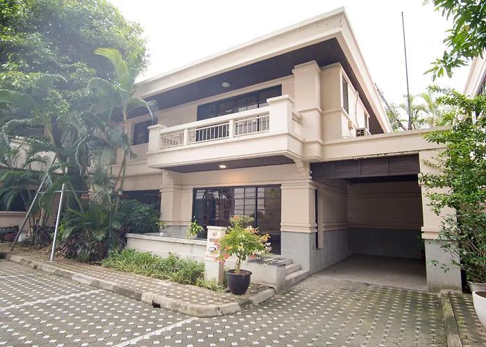 Hotel with view: Oriental Palace Apartments Hanoi