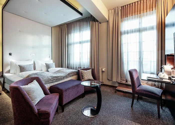 Home Hotel Folketeateret