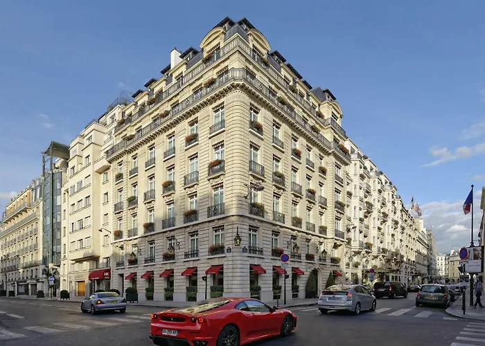 Le Bristol Paris, Oetker s