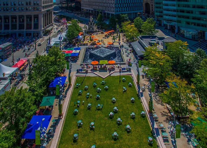 Romantic hotel: Detroit Marriott At The Renaissance Center