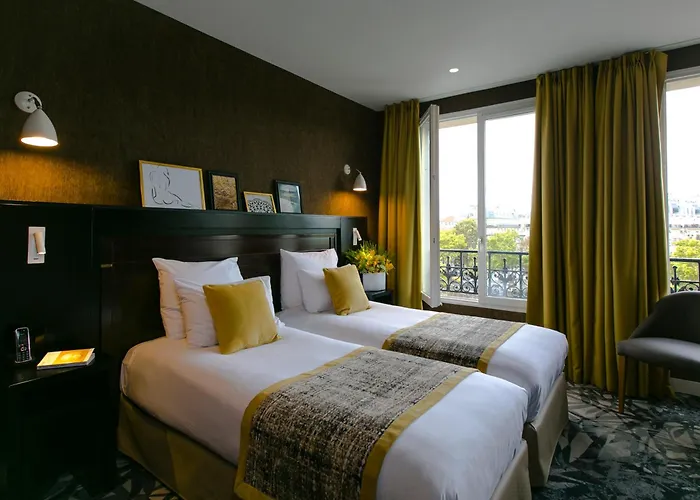 Kid friendly hotel De Neuville Arc De Triomphe