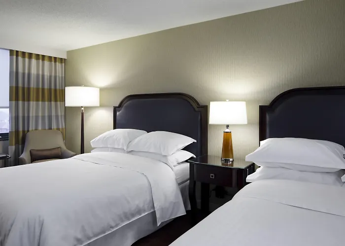 Hotels with pool Sheraton Westport Plaza