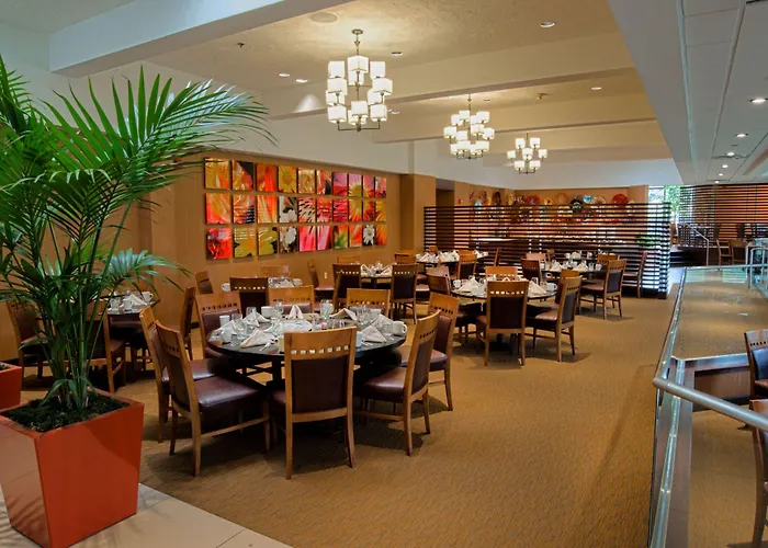 Hotels with pool Sheraton Westport Plaza