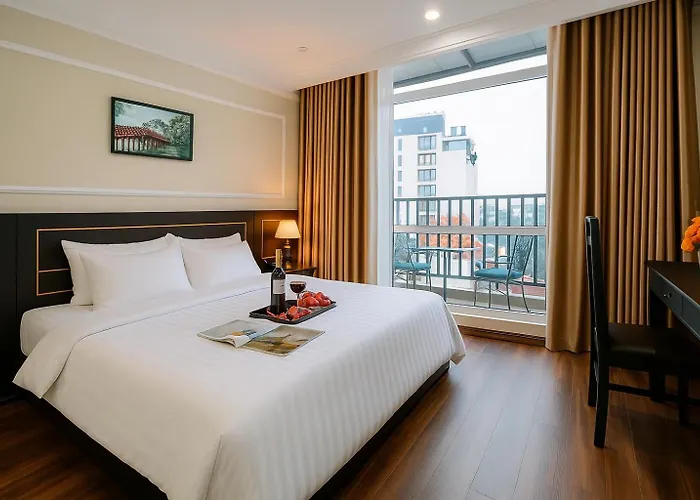 Hotel with view: Ha Noi Lake View Hotel & Travel