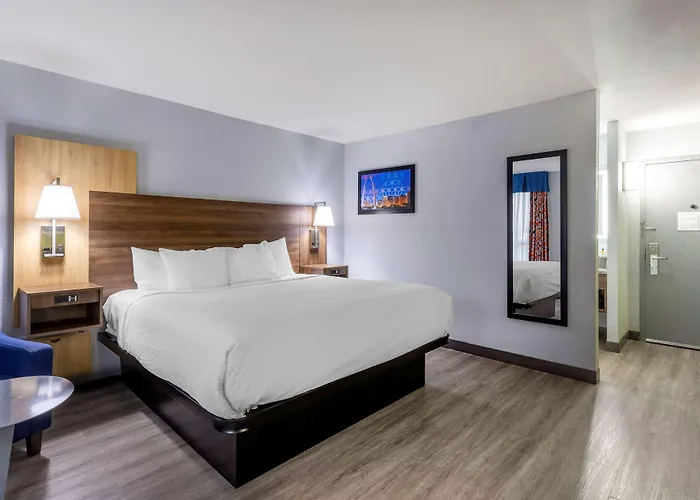 Pet Friendly hotel: Best Western Plus St. Louis West-Westport