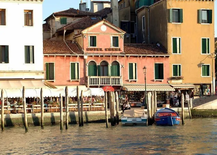 Pet Friendly hotel: Hotel Canal & Walter