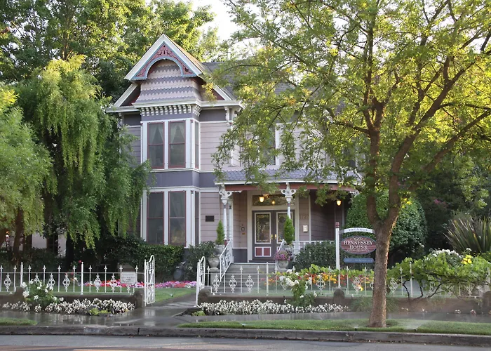 Resort: Hennessey House Bed And Breakfast