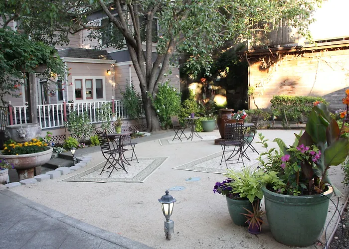 Resort: Hennessey House Bed And Breakfast