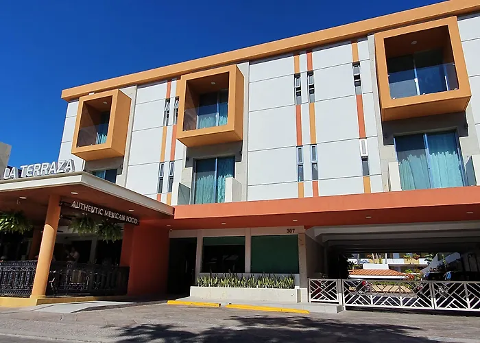 Cheap hotel: Hotel Azteca Inn