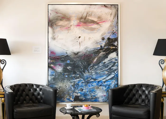 Romantic hotel: Leonardo Gordon Beach