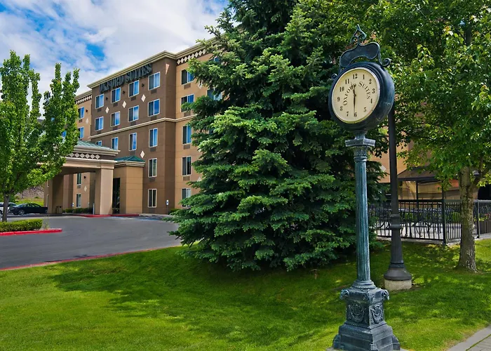 Hotel with view: Oxford Suites Spokane Downtown
