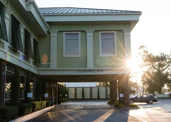 Pet Friendly hotel: Town & Country Inn And Suites