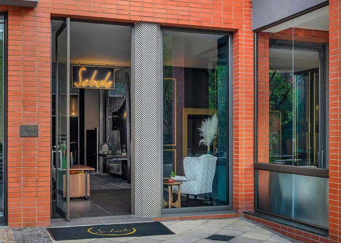 African Pride Melrose Arch, Autograph Collection