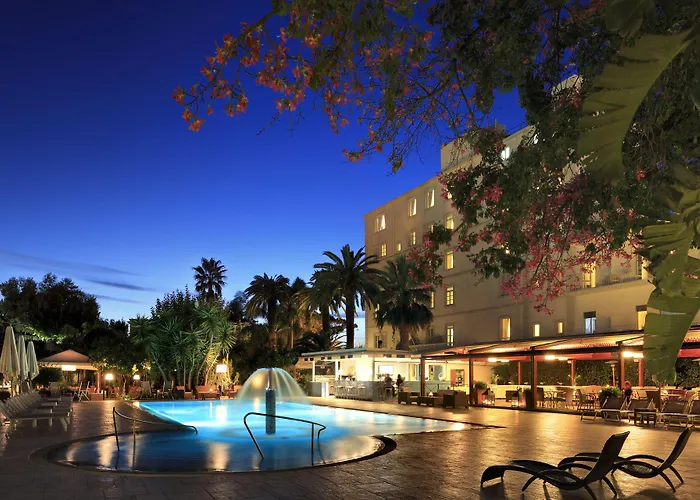 Beach hotel: Hotel Mediterraneo Sorrento