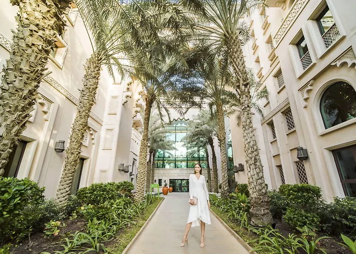 Luxury hotel only: Jumeirah Al Qasr Dubai