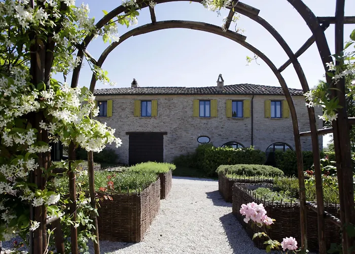 Cabina: Urbino Resort - Tenuta Santi Giacomo e Filippo