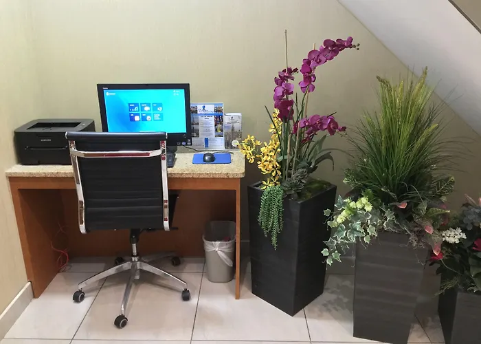 Resort: Corona Hotel New York - Laguardia Airport