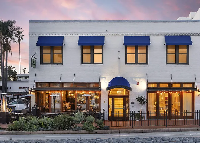 Hotel near College: Riviera Beach House