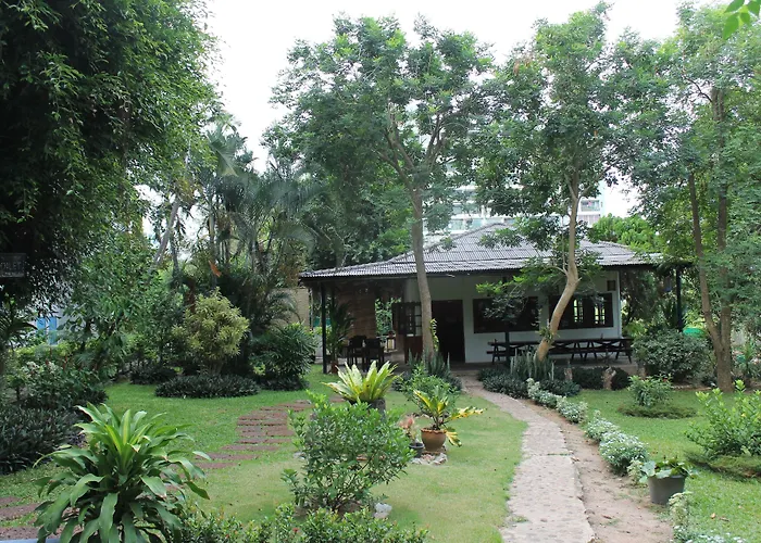 Pet Friendly hotel: Hillside Resort