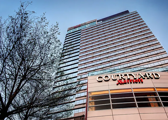 Hotels with tennis Courtyard By Marriott Hong Kong Sha Tin