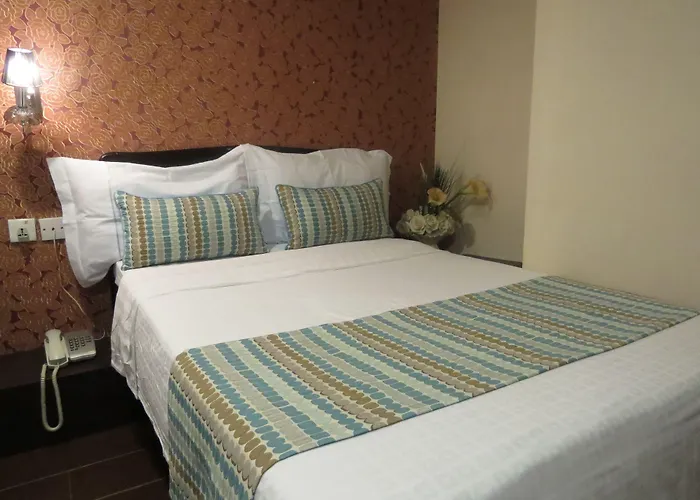 Hotel: California Hotel