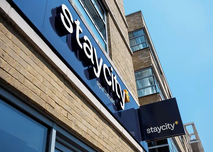 Airport Hotel: Staycity Aparthotels London Greenwich High Road