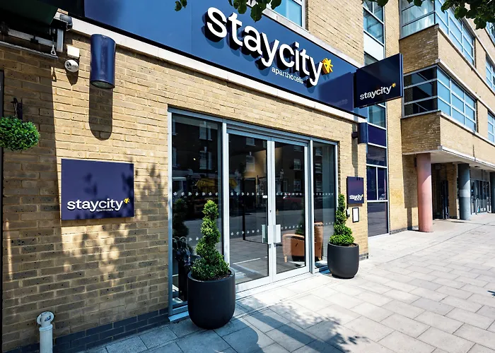 Airport Hotel: Staycity Aparthotels London Greenwich High Road