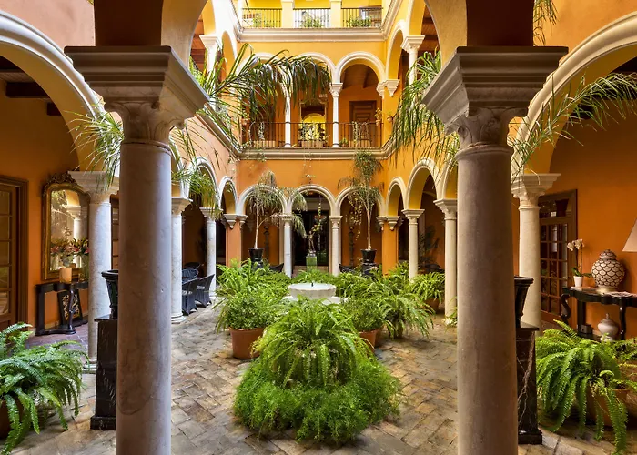 Romantic hotel: Hotel Casa Del Poeta