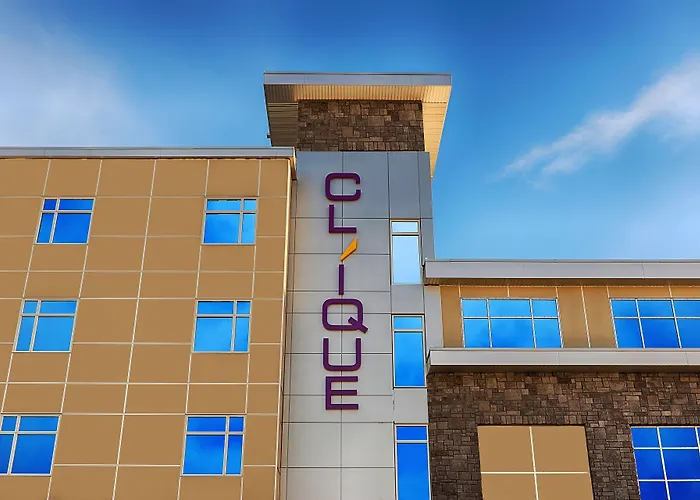 Clique Airport