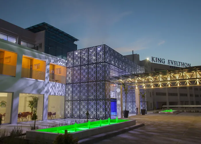 Hotel pres du College: King Evelthon Beach Hotel & Resort