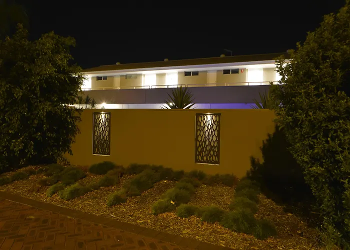 Motel: Bentley Motel