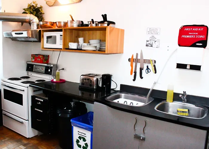 Auberge L'Apero - Hostel