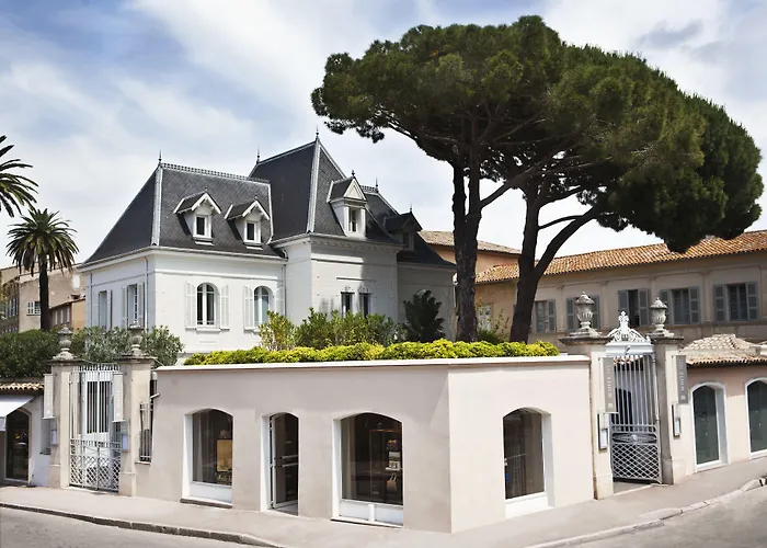 3 sterren hotel: White 1921