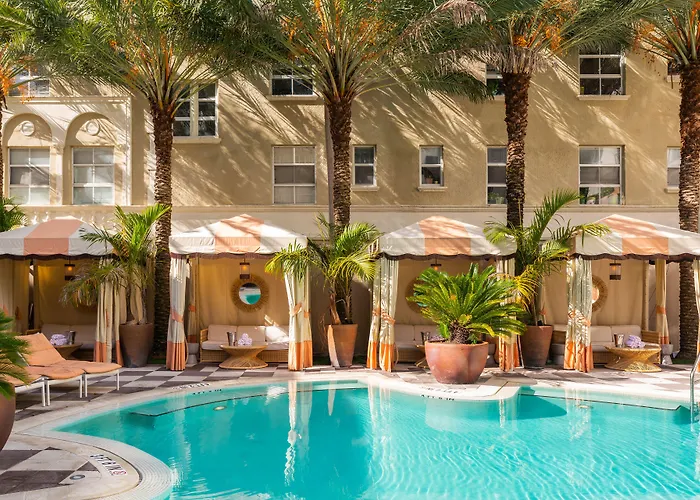 Hotels with pool Plymouth South Beach