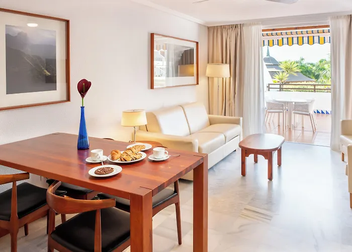 Central hotel: Parque Santiago III Official