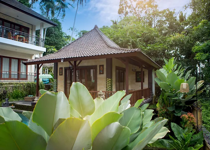 Ayu Duwur Beji