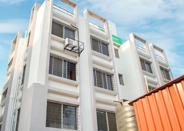 Hotel with view: Treebo Naunidh Suites