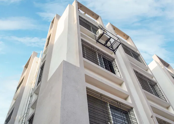 Hotel with view: Treebo Naunidh Suites