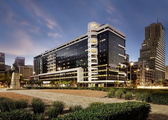 Luxe hotel: The Onyx Apartment Hotel By Newmark