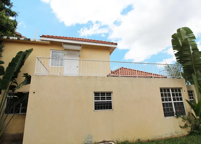 Belleh23 Kingston Creative Guesthouse