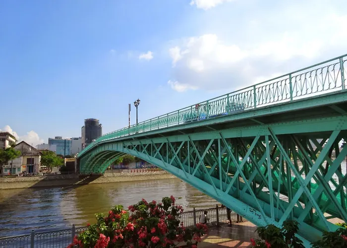 Motel: Triple E Hotel Fine Art Museum