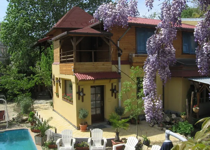  Casa Mica Guesthouse