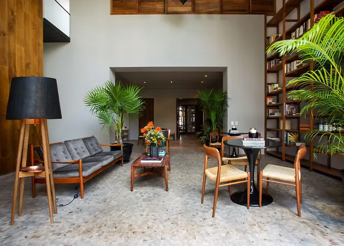 Hotel near College: Casa 9